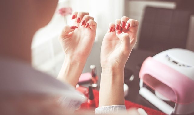 Ecco la differenza tra gel e ricostruzione unghie: tutto ciò che devi sapere